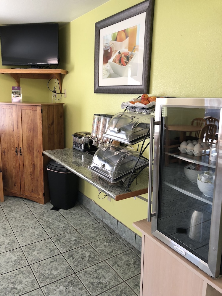 Cloverdale Wine Country Inn  Suites - Property Image 19