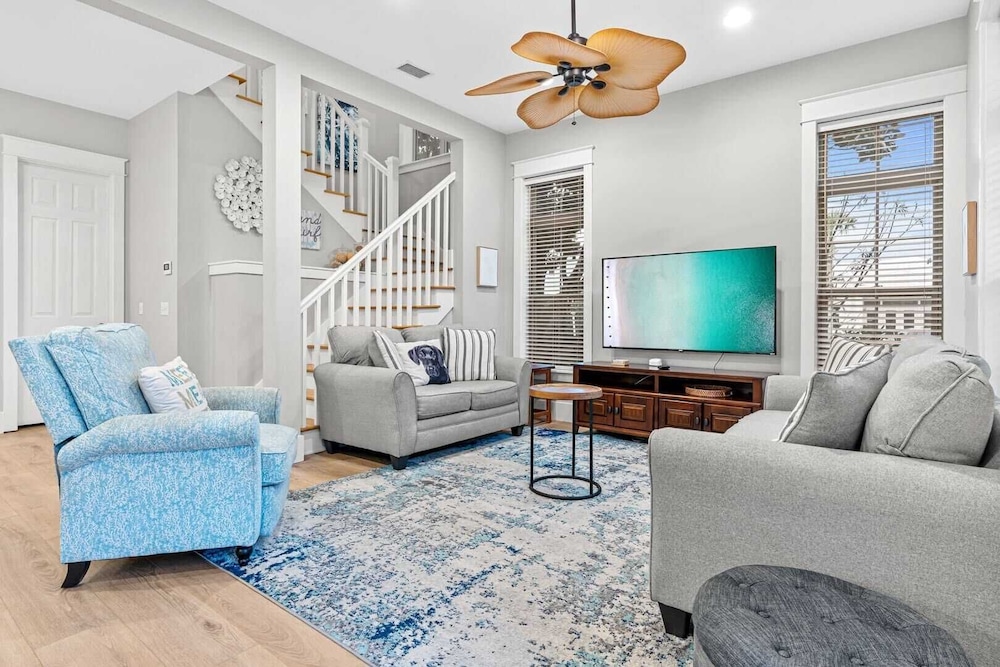 Sandy Smiles by Avantstay Seagrove Walk to Beach + Pool