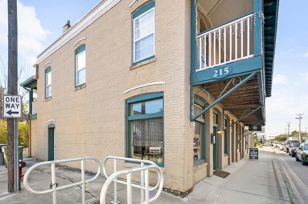 Free Parking Big Patio Next to Restaurants Bars
