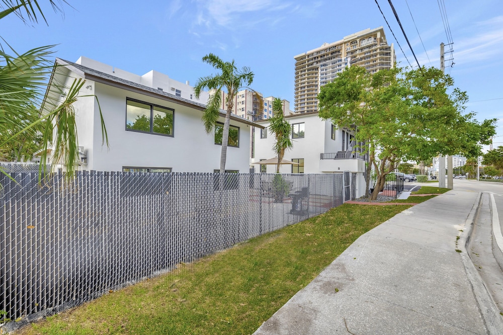Lux Villa 3br 2ba Steps to Beach view 4