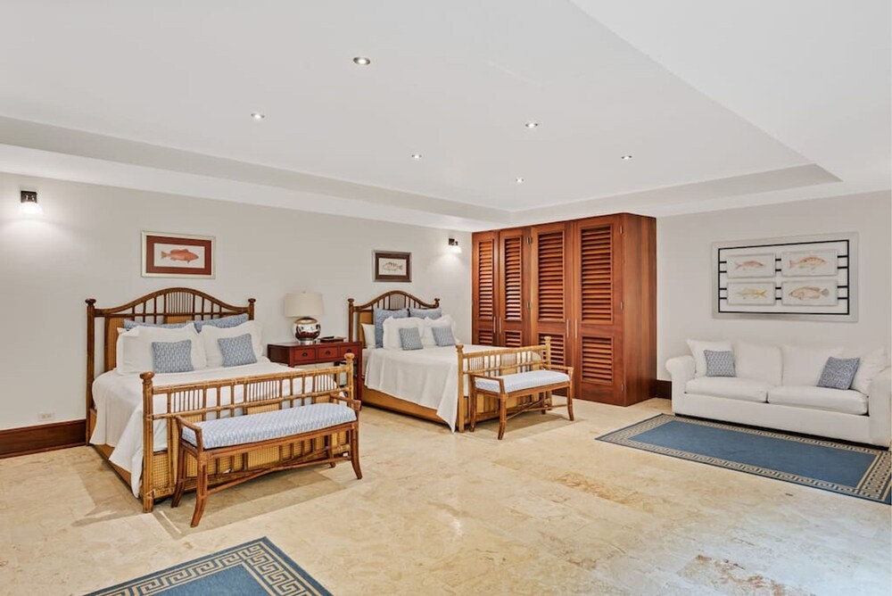Magnificent Eight Bedroom Holiday Home