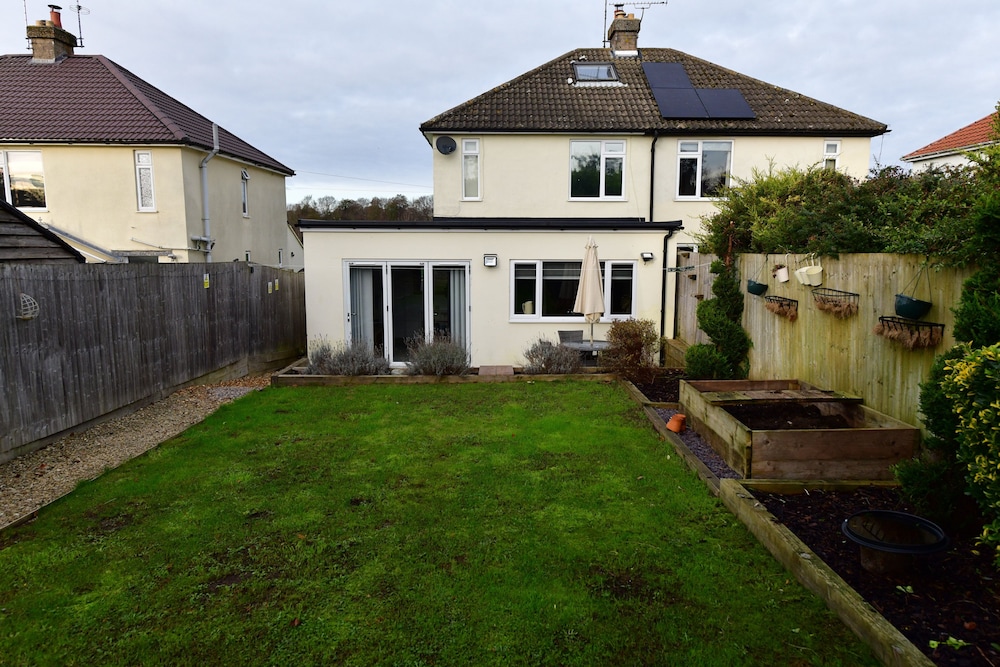 2Bd Garden Home - A Short Walk To Stonehenge