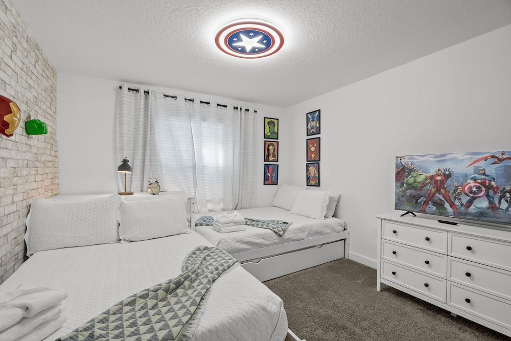 Amazing 4 Bedrooms Home With Pool Close to Disney