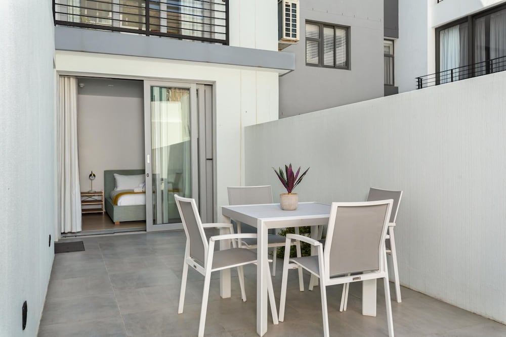 Modern 2bed Apt in Green Point Cape Town Nobelium