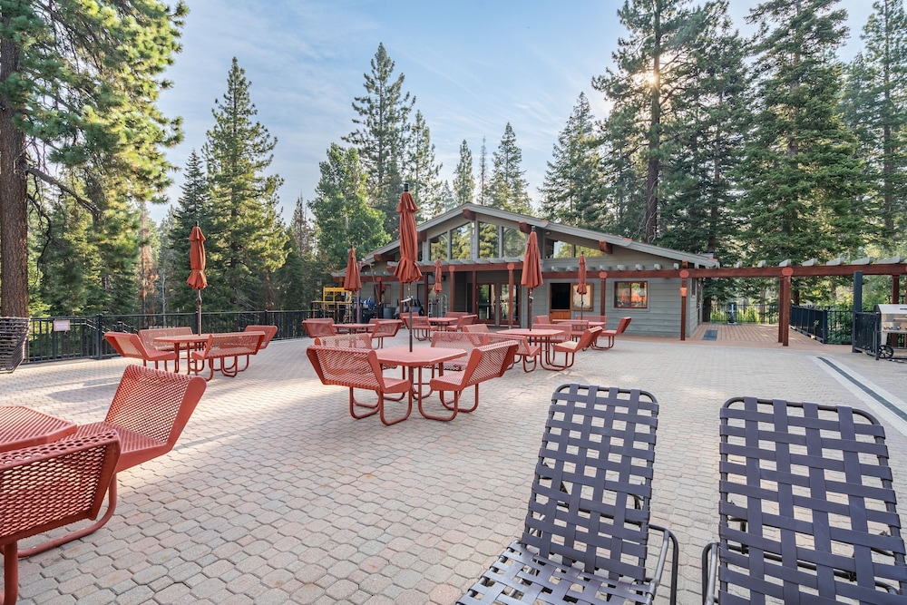Wolfe by Avantstay 5mins Northstar w Hot Tub Fireplace 2 Private Decks