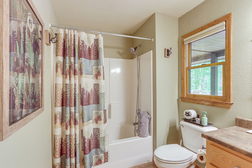 Year-round Mtn View: Pet-friendly Murphy Retreat
