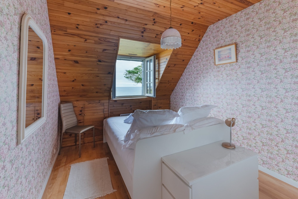 Apartment in Lampaul-plouarzel by the Beach