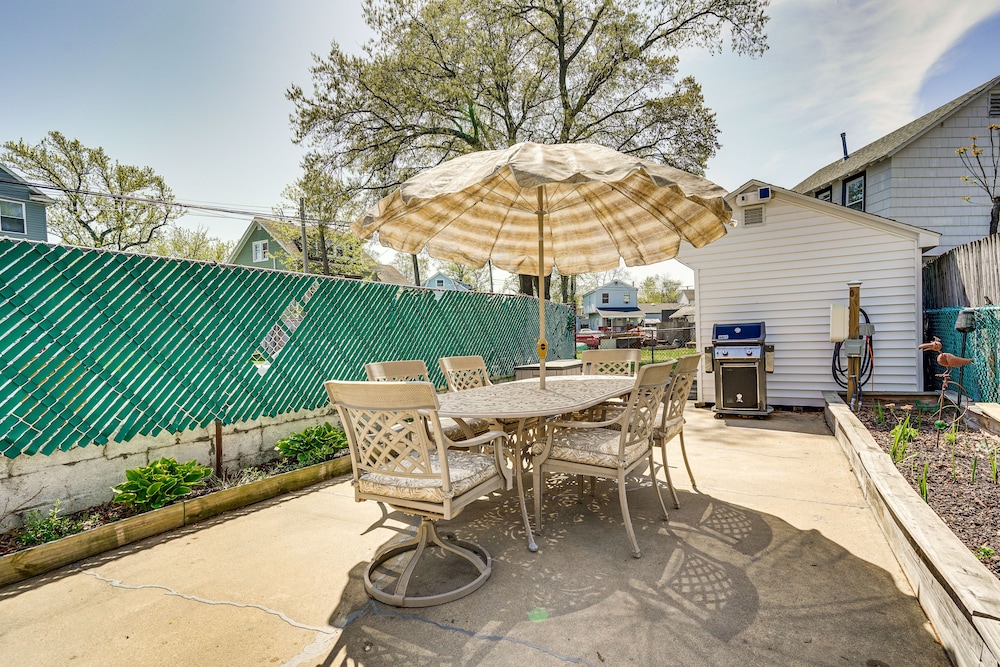 New Jersey Abode - Near Theme Parks, Walk to Beach in Keansburg, US