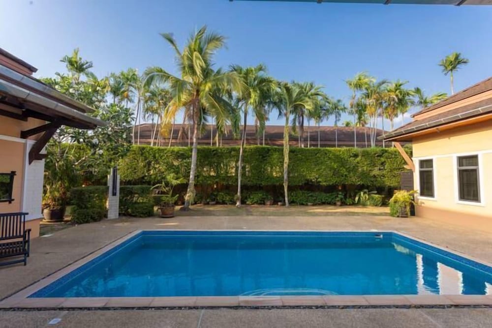 Tim buktu 4BR Jacuzzi WalkVillaMarket170