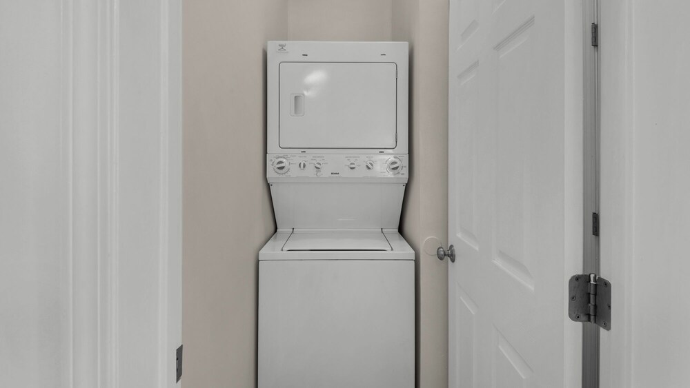 Seagrove 2BR Near Lake & Beach + Free Tickets: Bikes, Dolphin Cruise & More!