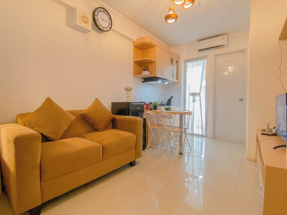 Comfy And Restfull 2Br Near Mall At Bassura City Apartment
