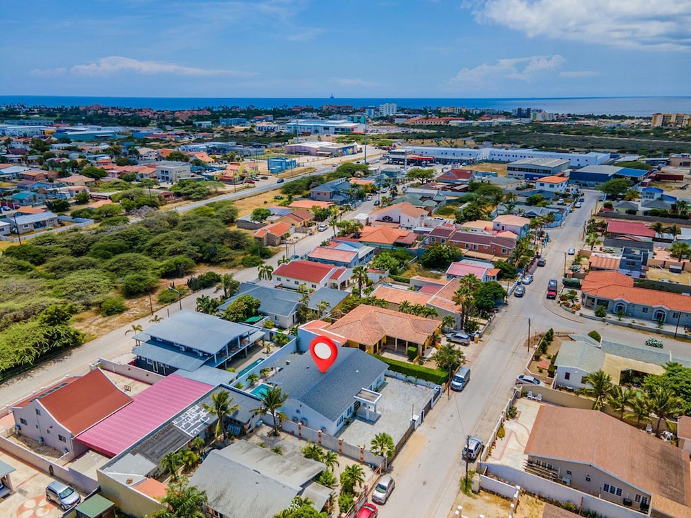 NEW 5BR Villa w Privatepool 3min to Eagle Beach