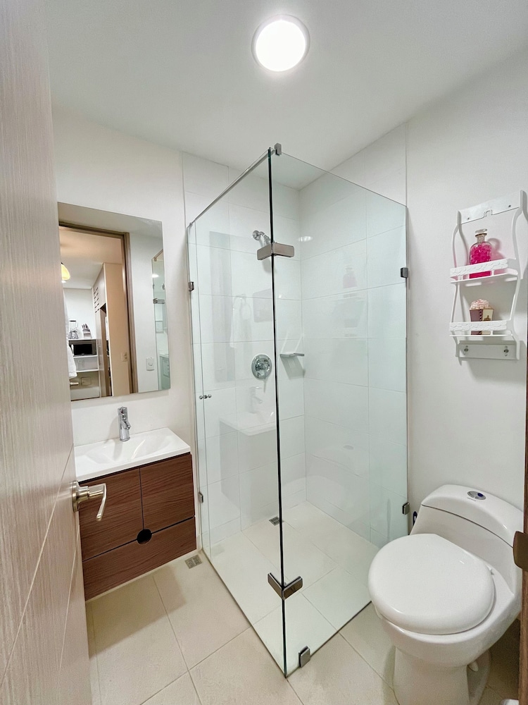 Room in B&B - Suite in Portanova Hotel- Near Airport