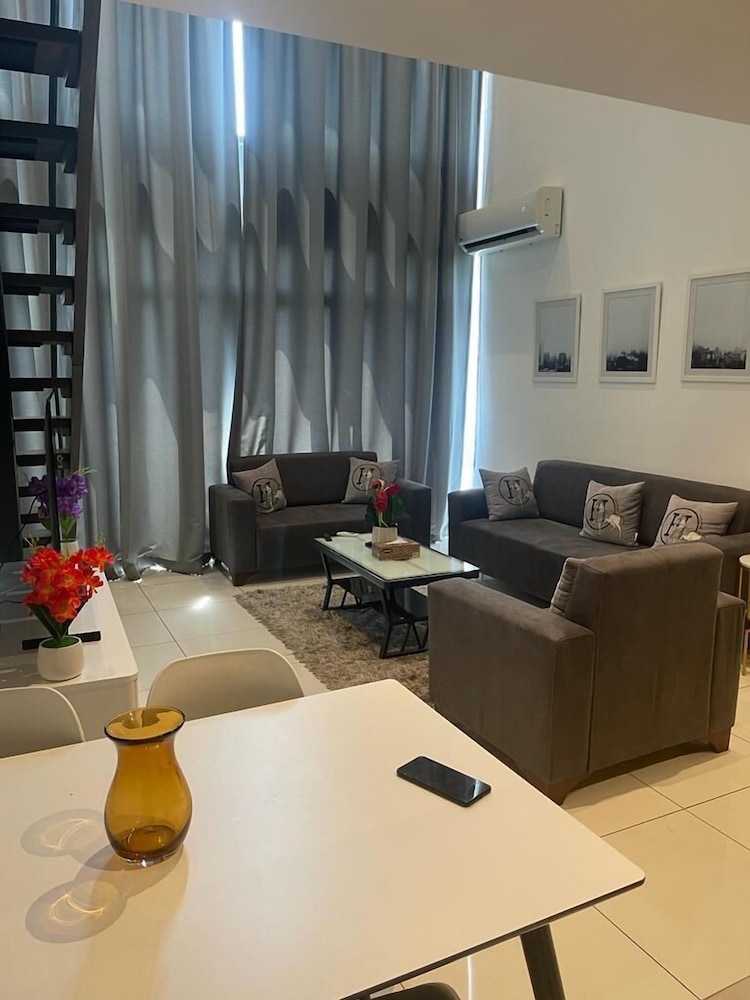 Easy Stay at Embassy Gardens Apartment