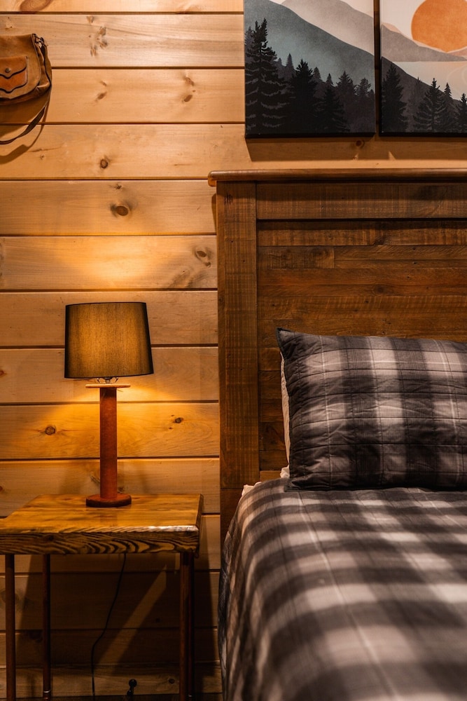 Goodness Gracious 3 Bedroom Cabin by RedAwning - Property Image 34