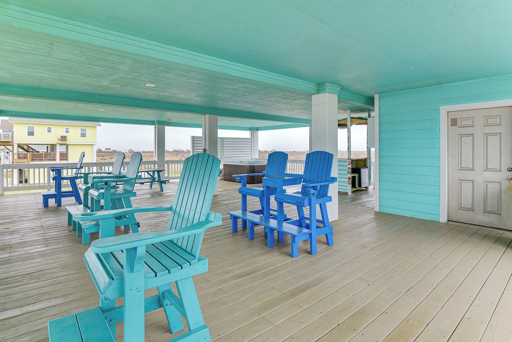 Walk to Beach: Home w/ Hot Tub & Deck in Gilchrist