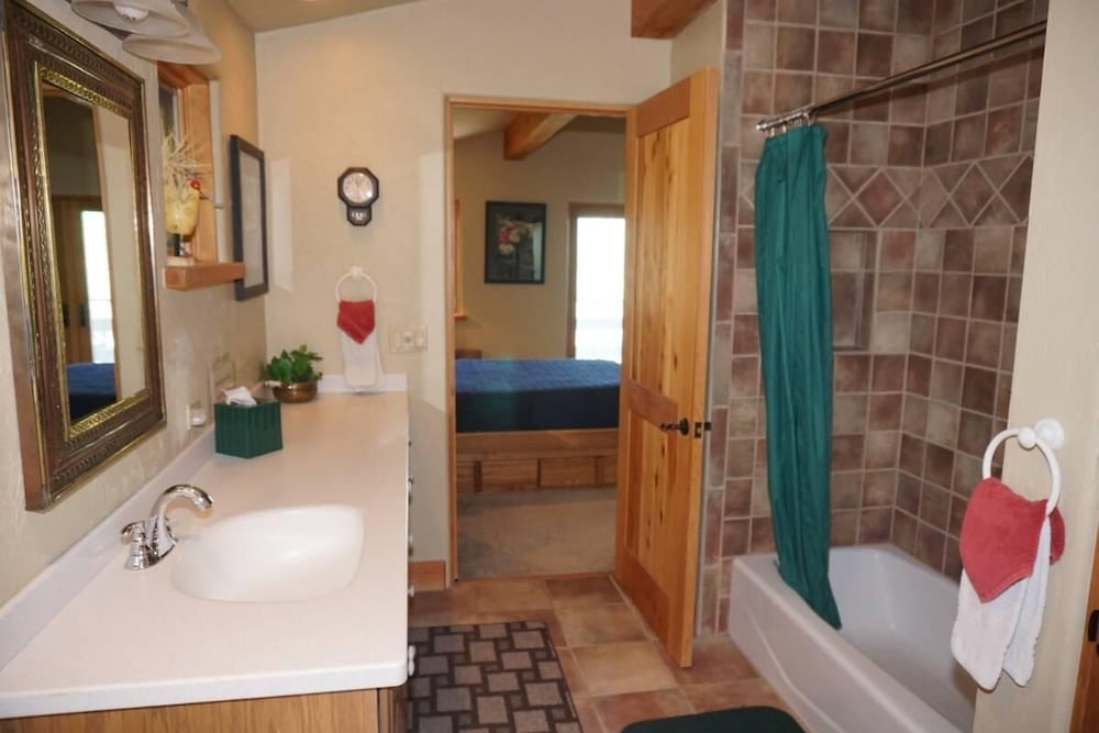 24 Little Ln view 3