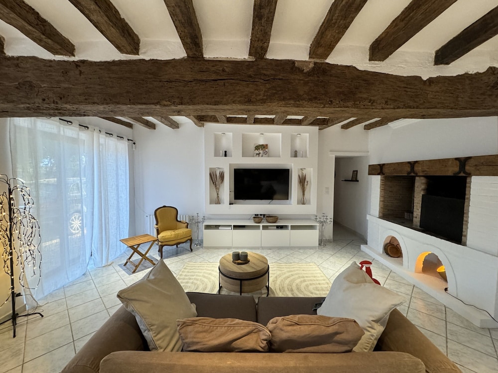 House in Mansigne With Fenced Garden
