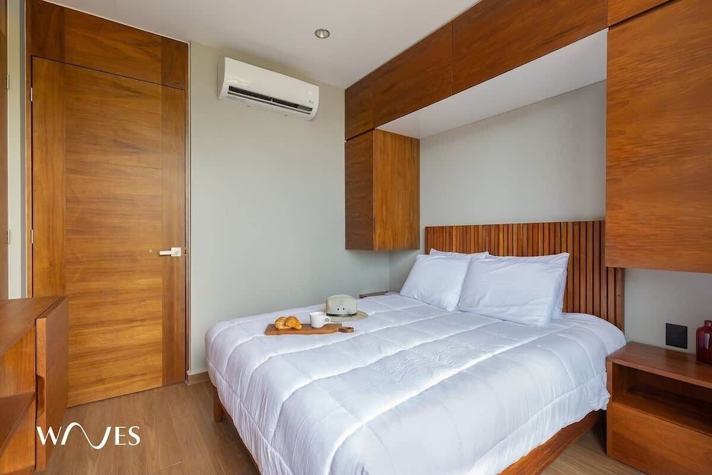 Luminous 2 BR With Roof Pool Close to Hotel Zone by Waves Management