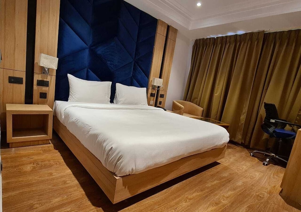 HOTEL SHEMRON