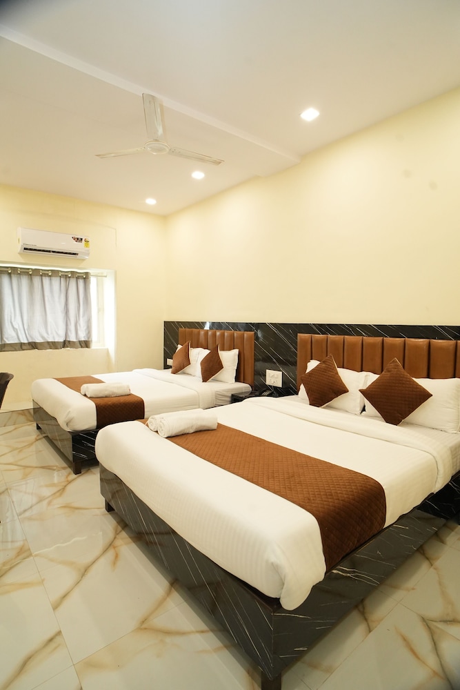 Hotel Rinza Residency