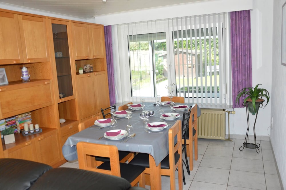 Charming Belgian Getaway, Vakantiewoning in Oudsbergen - 3 Bedrooms & Garden