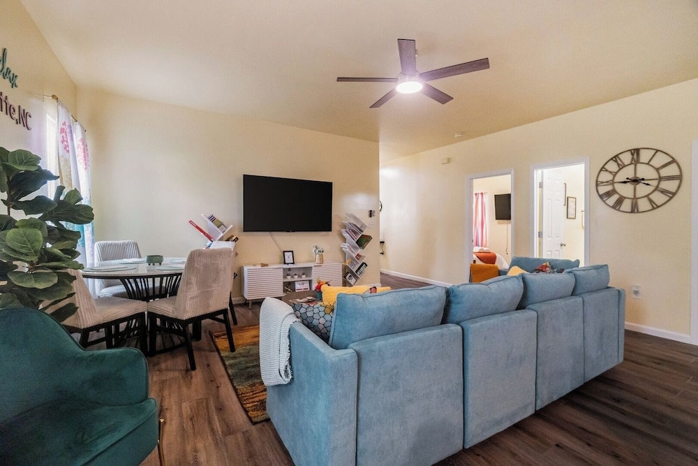 3BR Getaway Hot Tub, Games & Family Fun