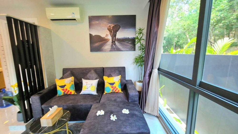 Room-a301- 1 Bedroom Corner Condo Forest