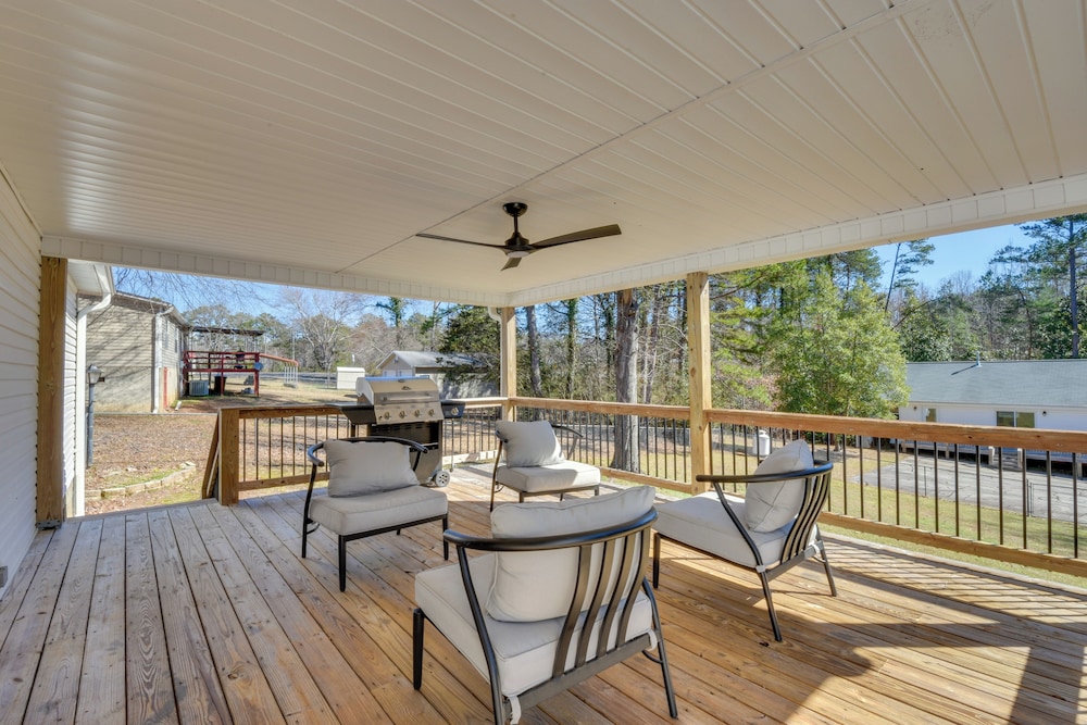 Deck, Grill & Dock Access: Lake Keowee Retreat!