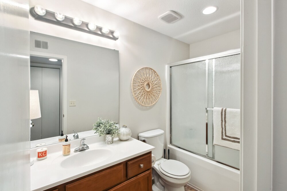 Overland Park Condo, Close to Lakes  Parks! - Property Image 10