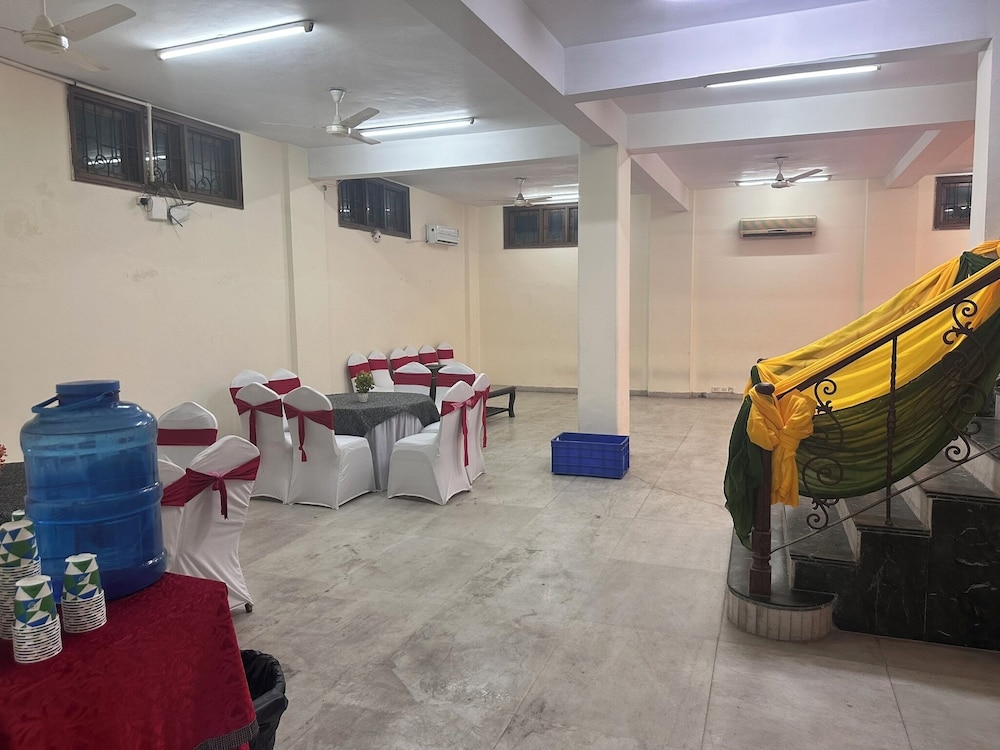 Hotel Ashray Noida