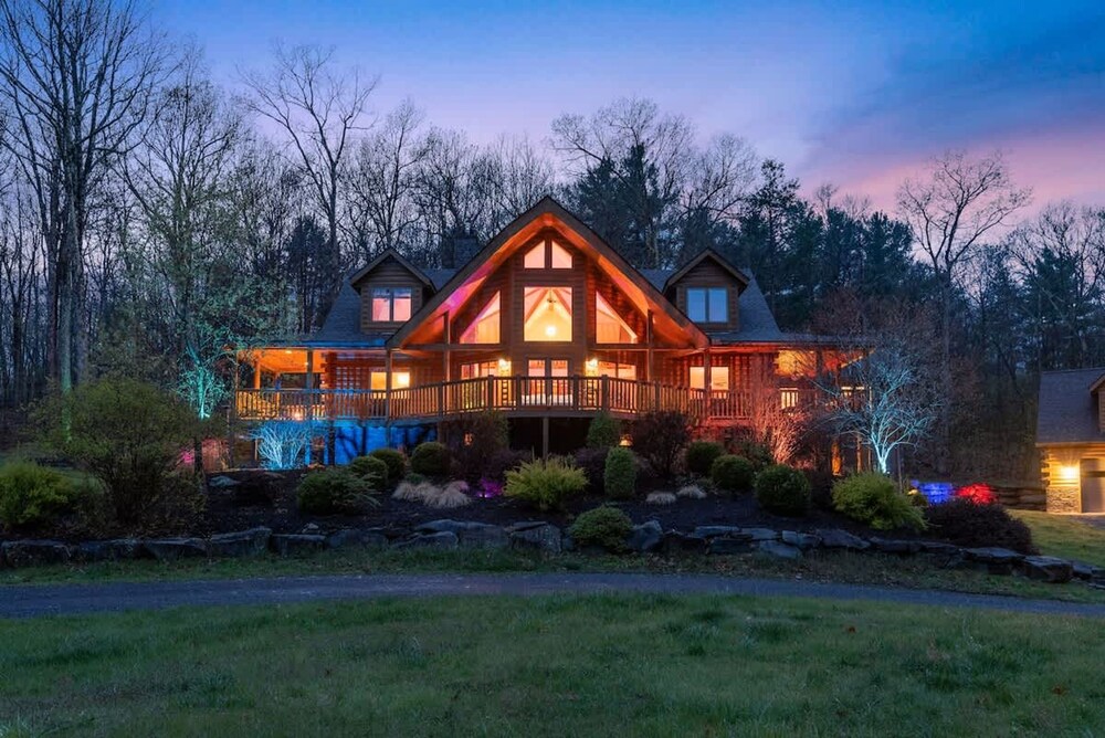 Luxury Private Estate w Pool Near Rhinebeck