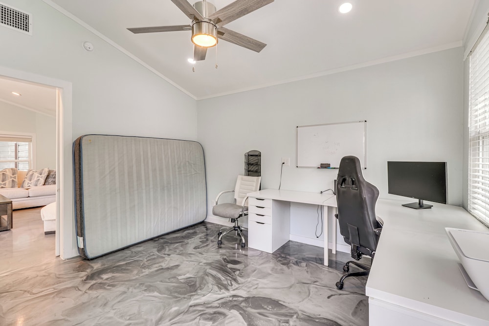 2 Mi to Lake Bastrop! Modern Lost Pines Retreat