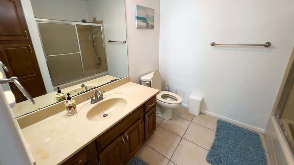 Fun Retro Island Vibe Sleeps 17 Beach 1 Block 4 Bedroom Home