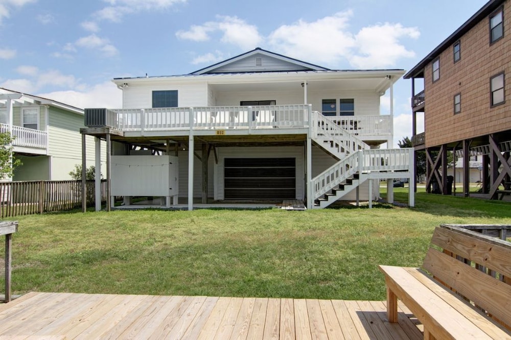 Do-little Dock 3 Bedroom Home by RedAwning view 4
