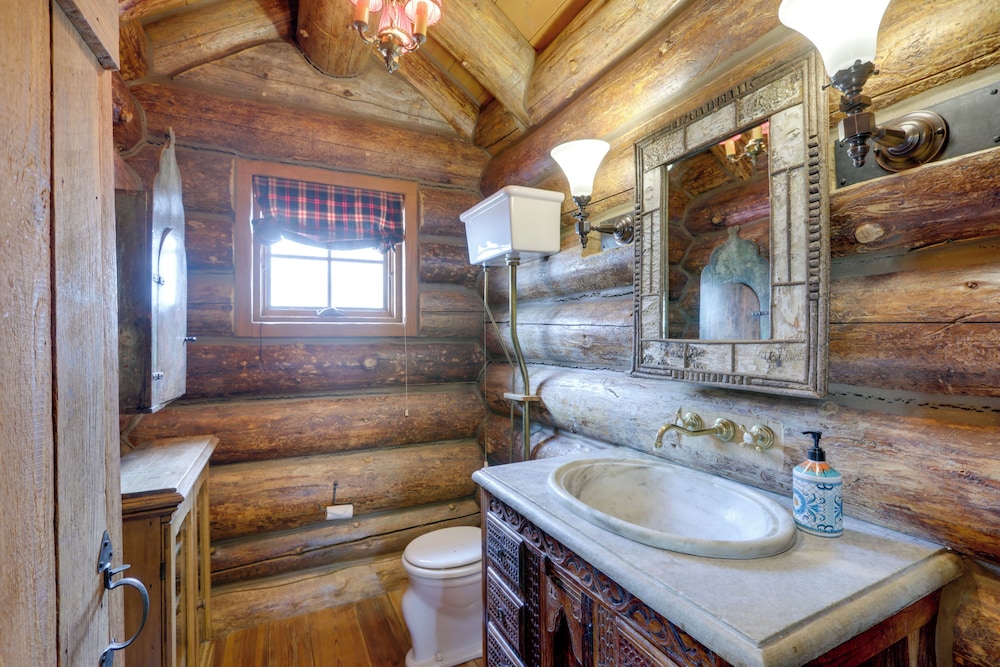 Mountain Chalet Bordering White River Nat'l Forest