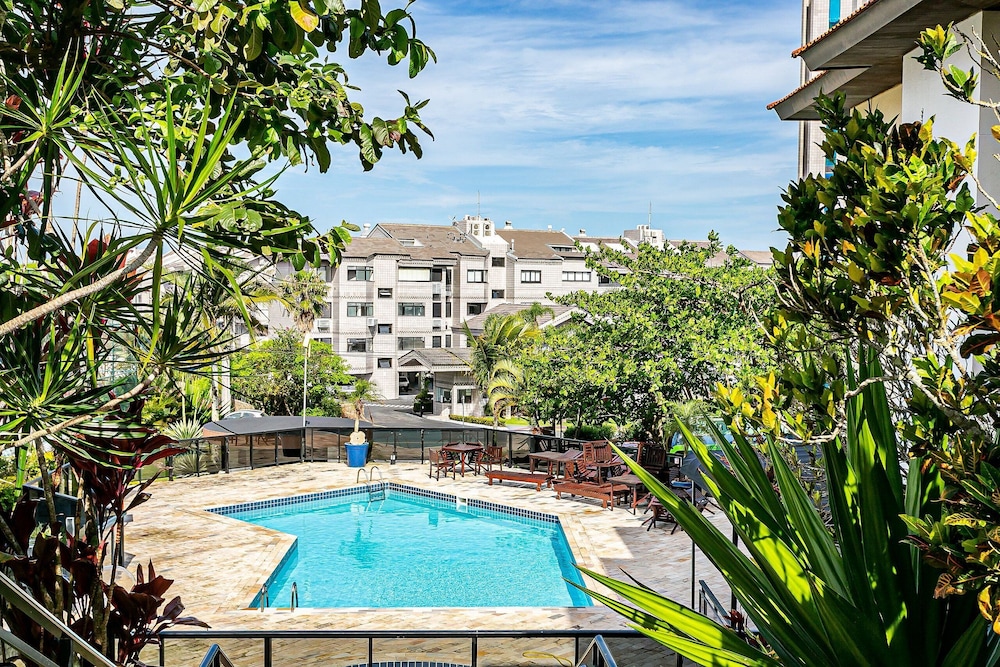 Apt w Balcony and Barbecue 260m Praia Brava Coi302