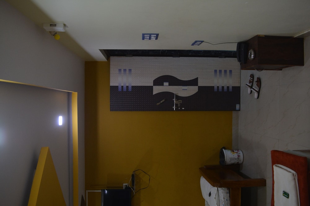Hotel Mid Town Daringbadi