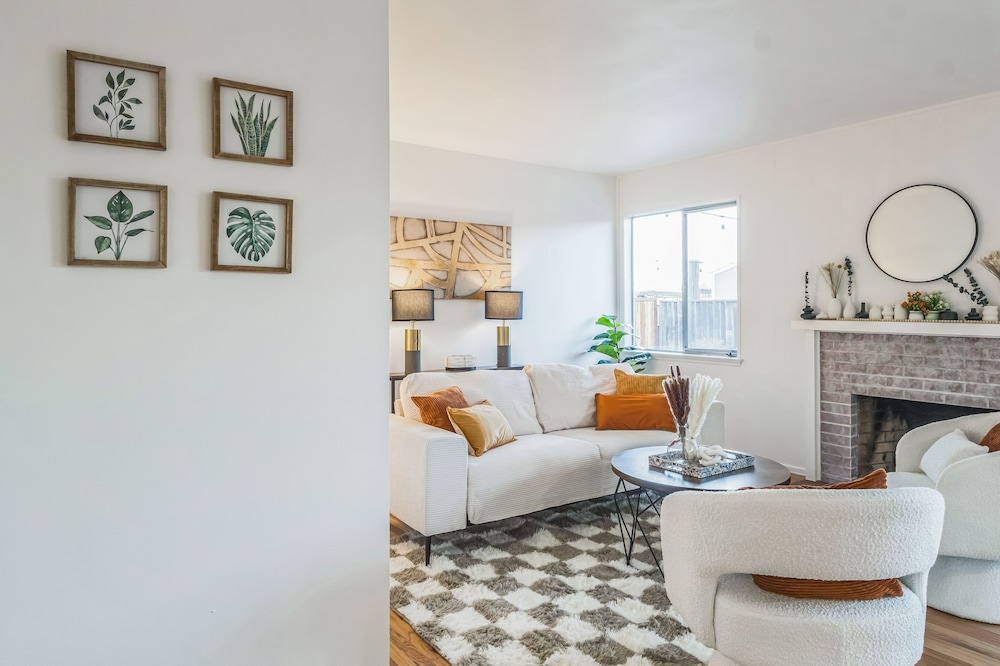 Charming Vintage Retreat In The Heart Of San Jose 3 Bedroom Home