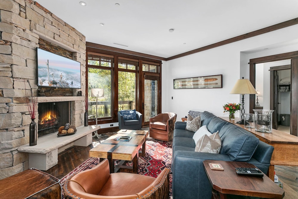 Arrowleaf Lodge at Deer Valley Resort - Three Bedroom Residence #110 3 Condo