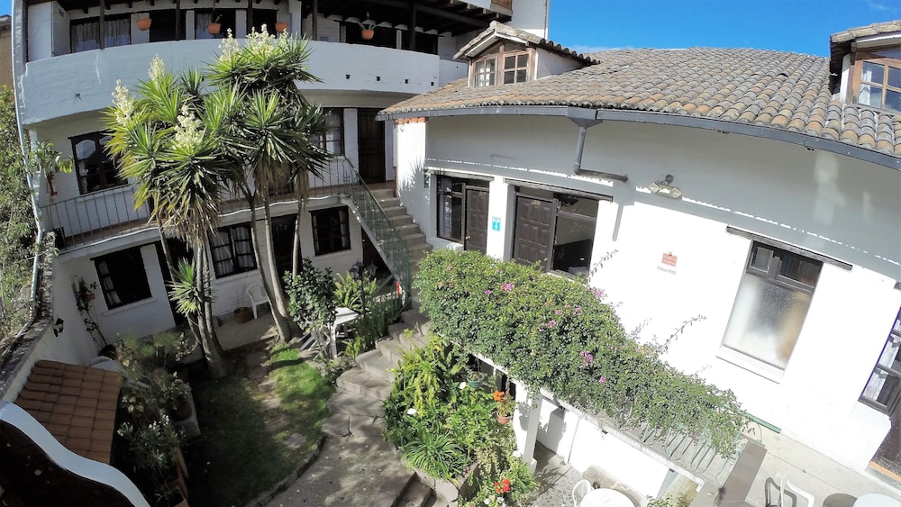 L'AUBERGE INN - Hostel