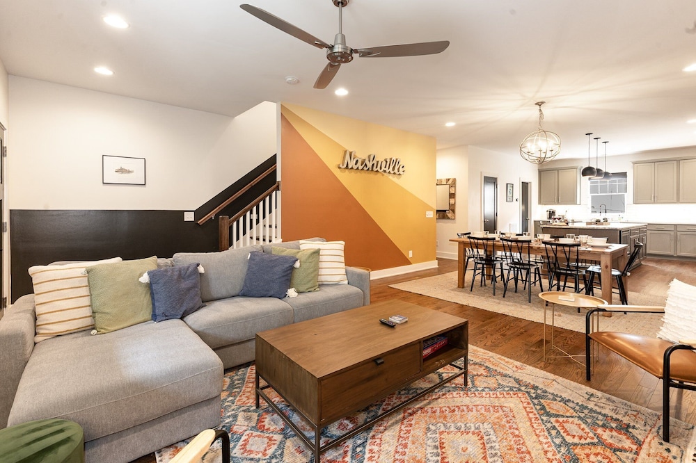 Nashville Comfort-mins to Broadway-12th S District