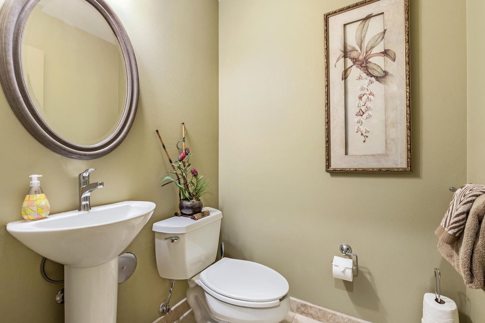Beautifully Furnished - Hawaiian Villa - AC & Wifi! - Vrkcv