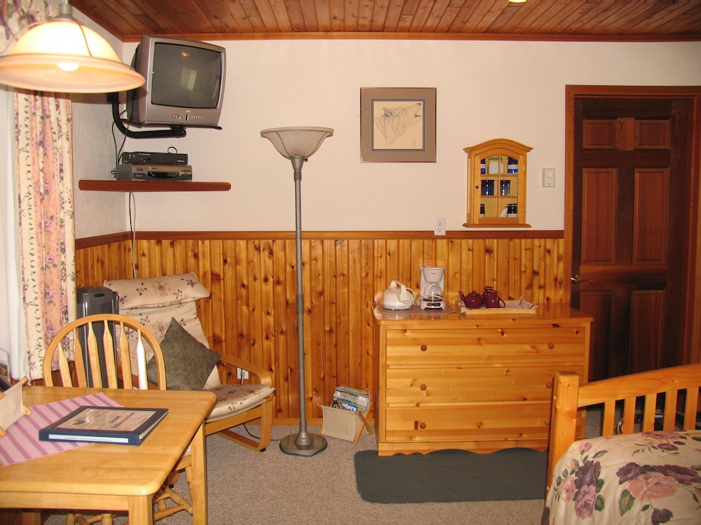 Blue Grouse Country Inn Bed & Breakfast