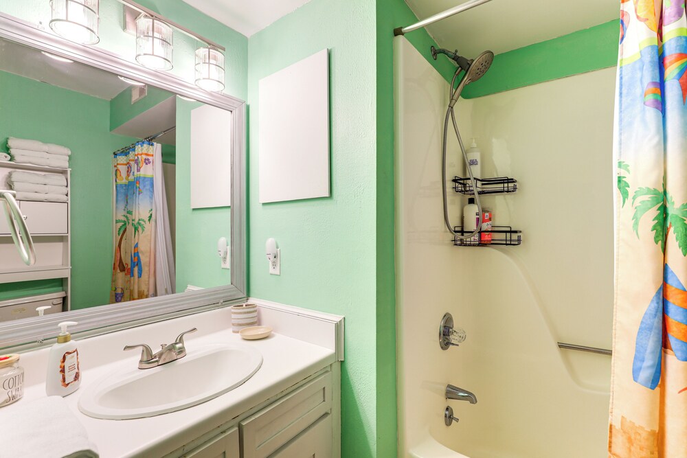 Steps to Shore + Pool Access: Myrtle Beach Condo