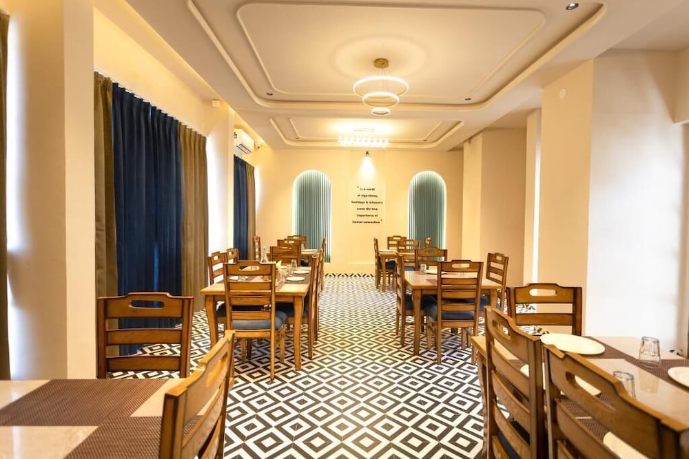 Alpine Stays By Oran Hotels