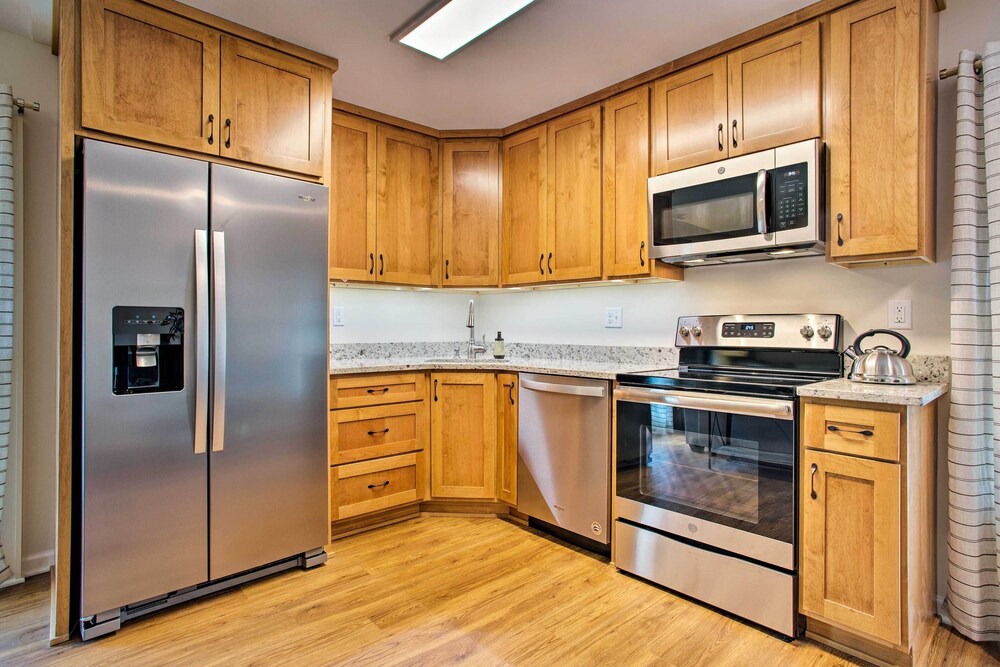 Newly Remodeled Apartment on Main Street in Saluda - Property Image 19