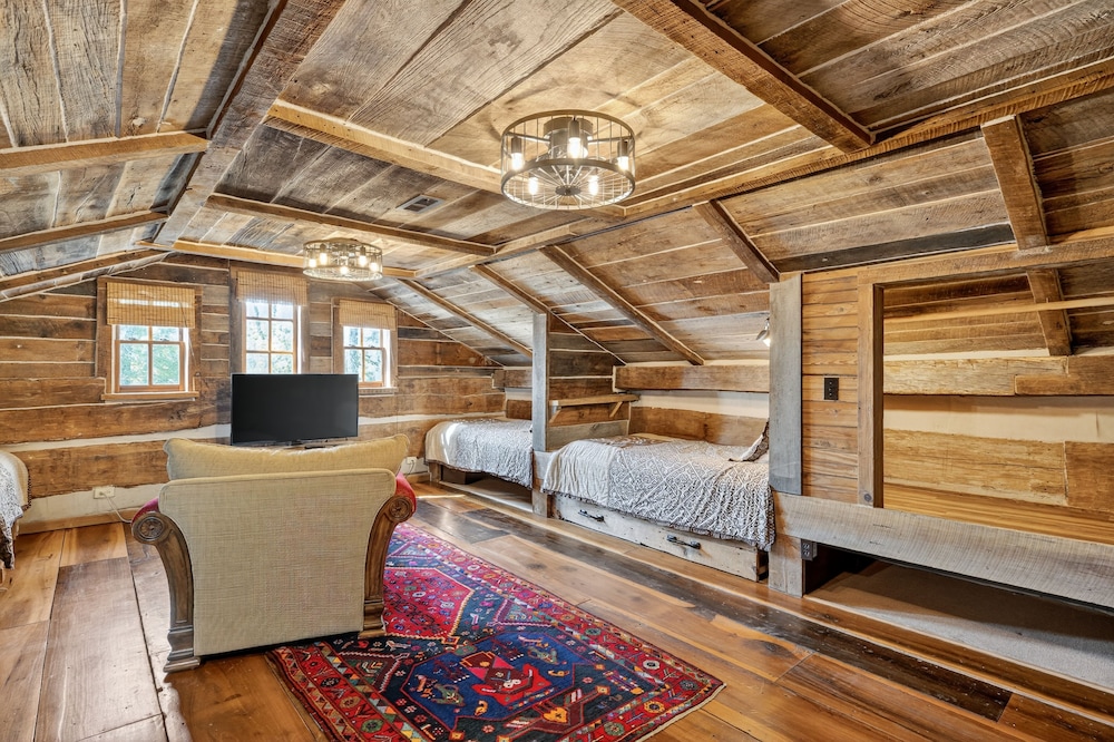 Cabin Unbound - Historic Lakefront Comfort 4 Bedroom Cabin