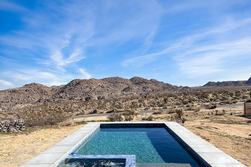 Chicory by Avantstay Modern Desert Retreat w Hot Tub