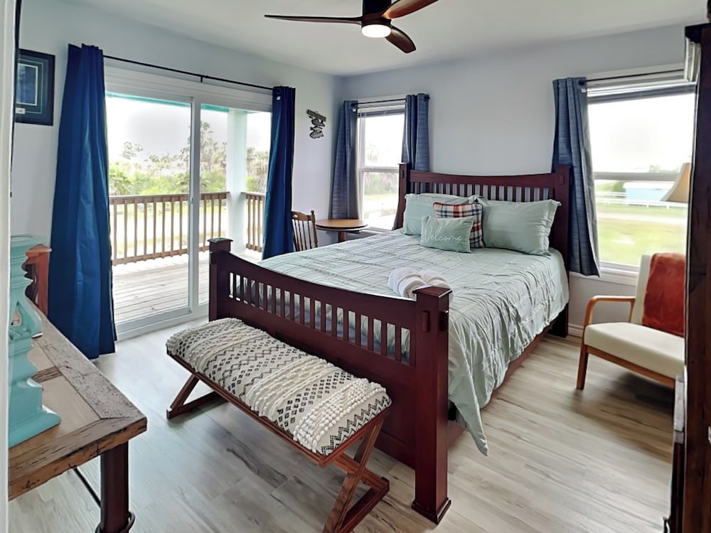Pura Vida Oasis by Miss Kitty’s